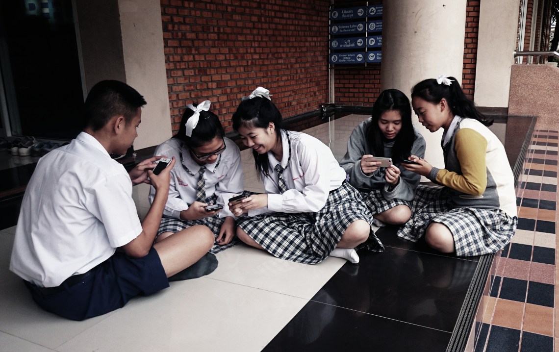 students using social media